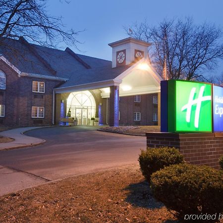 Holiday Inn Express Des Moines-At Drake University, An Ihg Hotel المظهر الخارجي الصورة