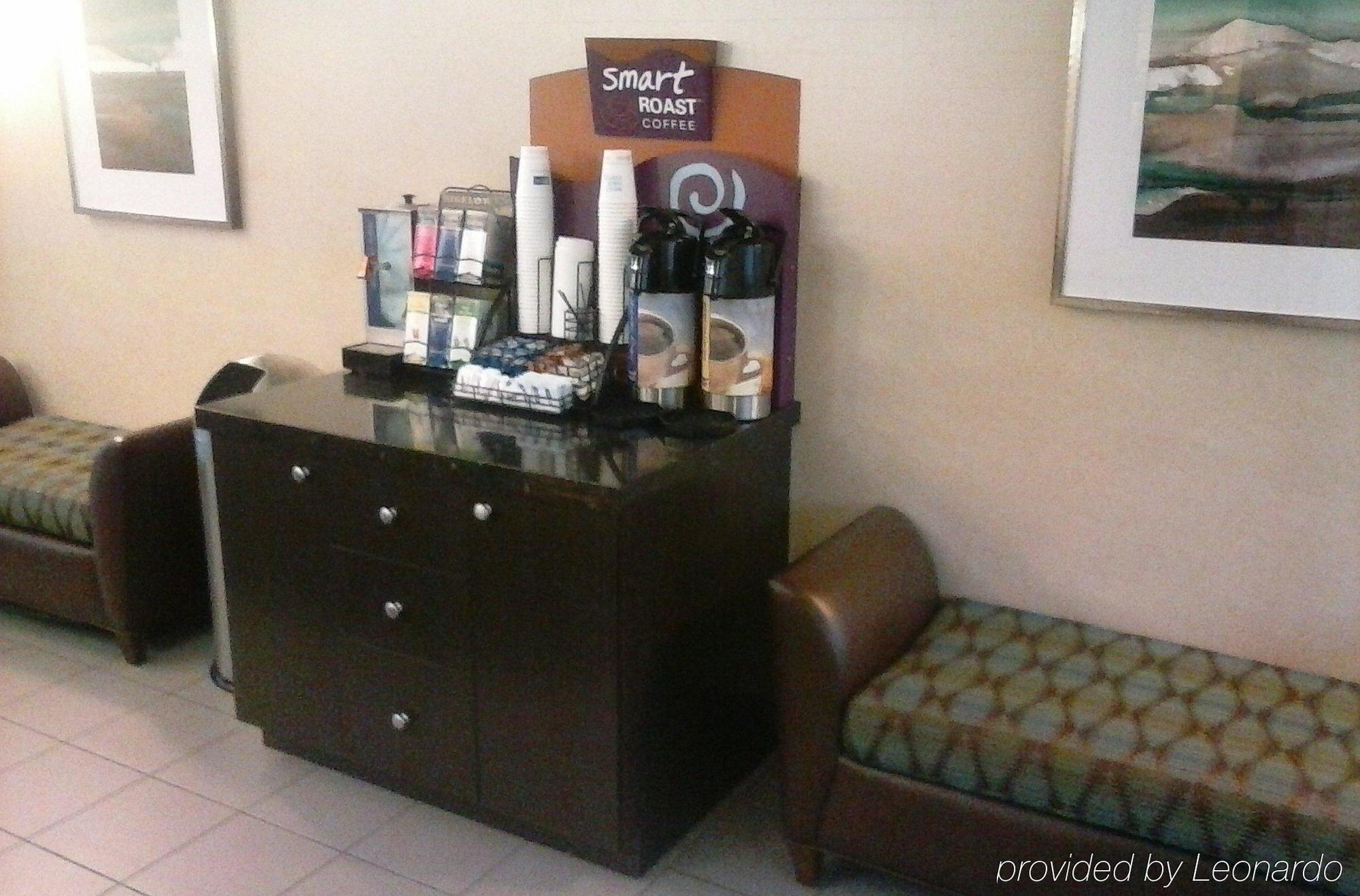 Holiday Inn Express Des Moines-At Drake University, An Ihg Hotel المظهر الخارجي الصورة