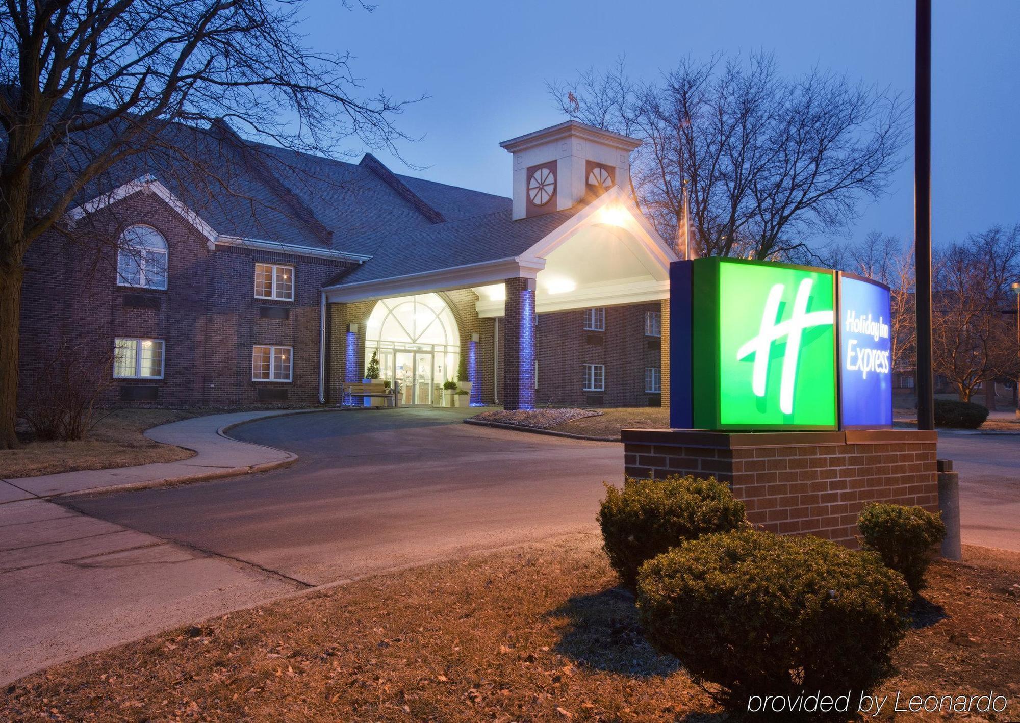 Holiday Inn Express Des Moines-At Drake University, An Ihg Hotel المظهر الخارجي الصورة