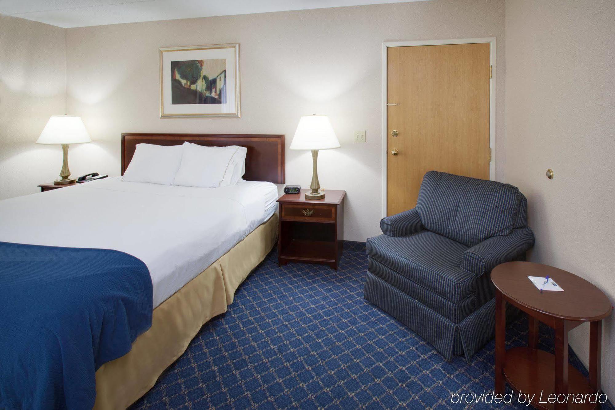 Holiday Inn Express Des Moines-At Drake University, An Ihg Hotel الغرفة الصورة