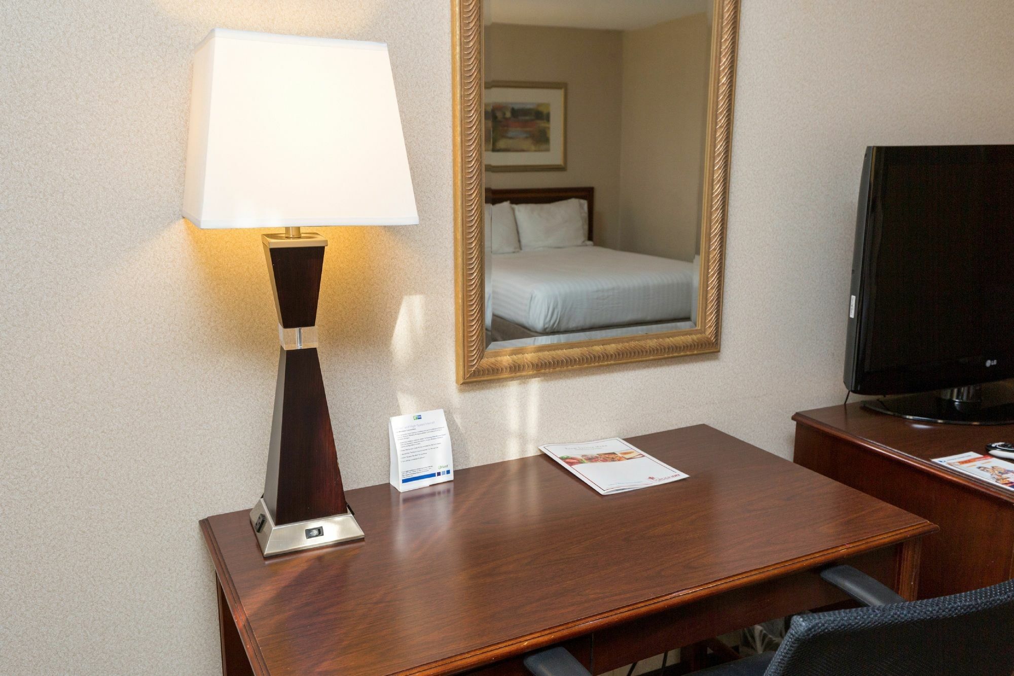 Holiday Inn Express Des Moines-At Drake University, An Ihg Hotel المظهر الخارجي الصورة