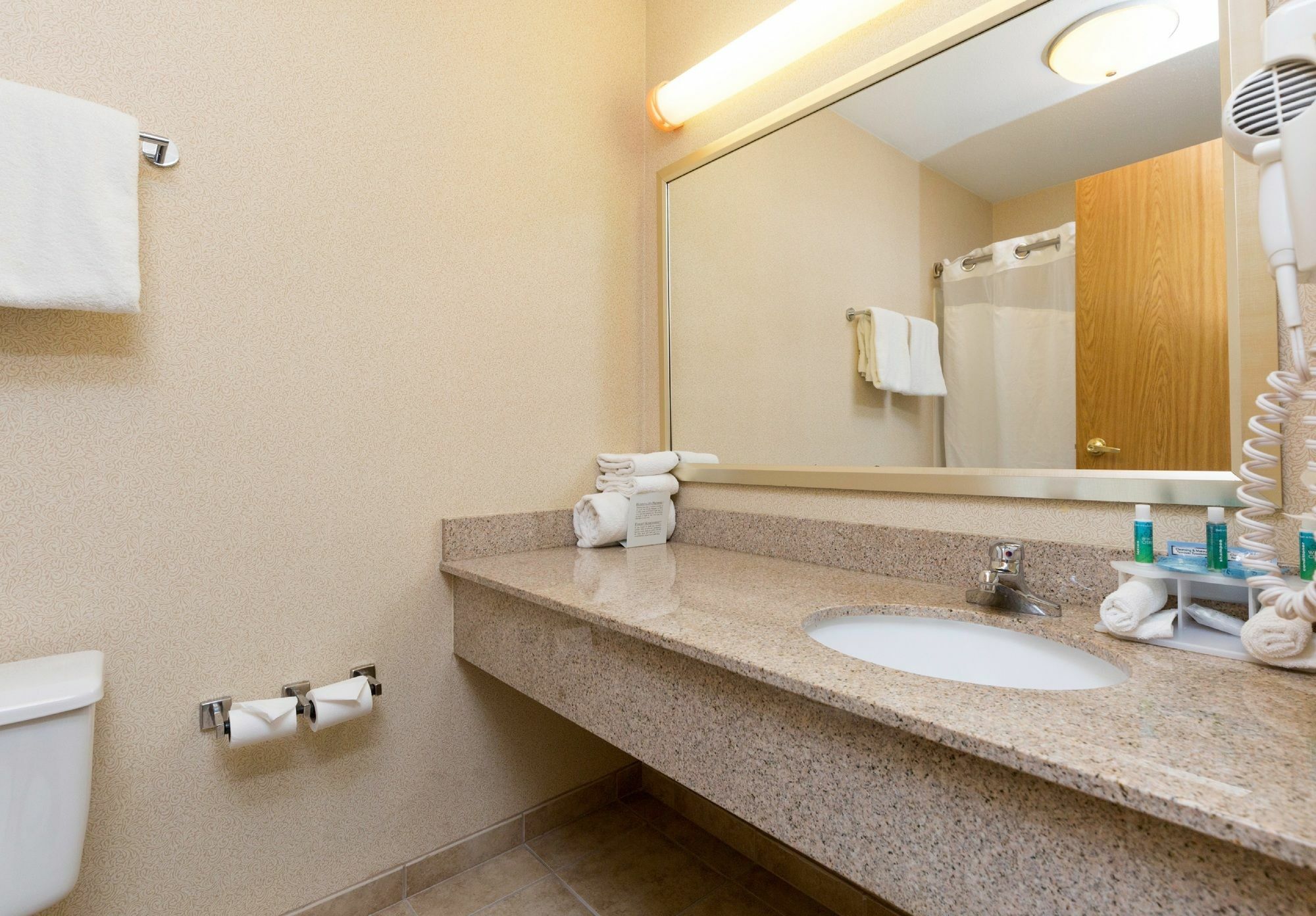 Holiday Inn Express Des Moines-At Drake University, An Ihg Hotel المظهر الخارجي الصورة