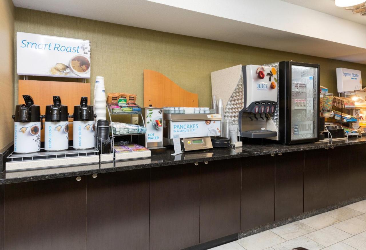 Holiday Inn Express Des Moines-At Drake University, An Ihg Hotel المظهر الخارجي الصورة