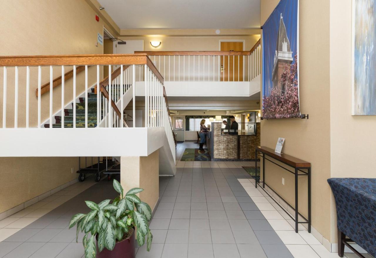 Holiday Inn Express Des Moines-At Drake University, An Ihg Hotel المظهر الخارجي الصورة