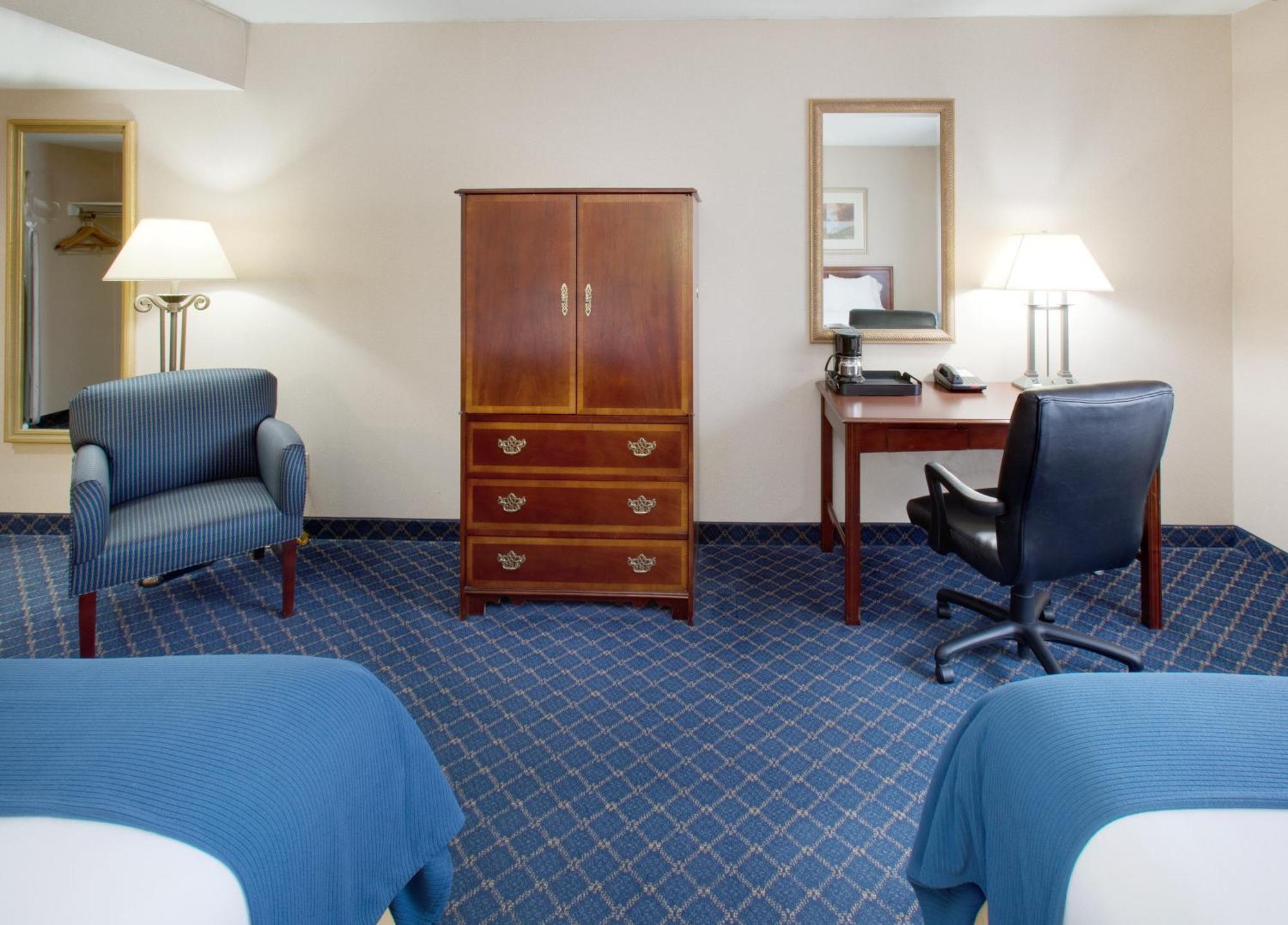 Holiday Inn Express Des Moines-At Drake University, An Ihg Hotel المظهر الخارجي الصورة