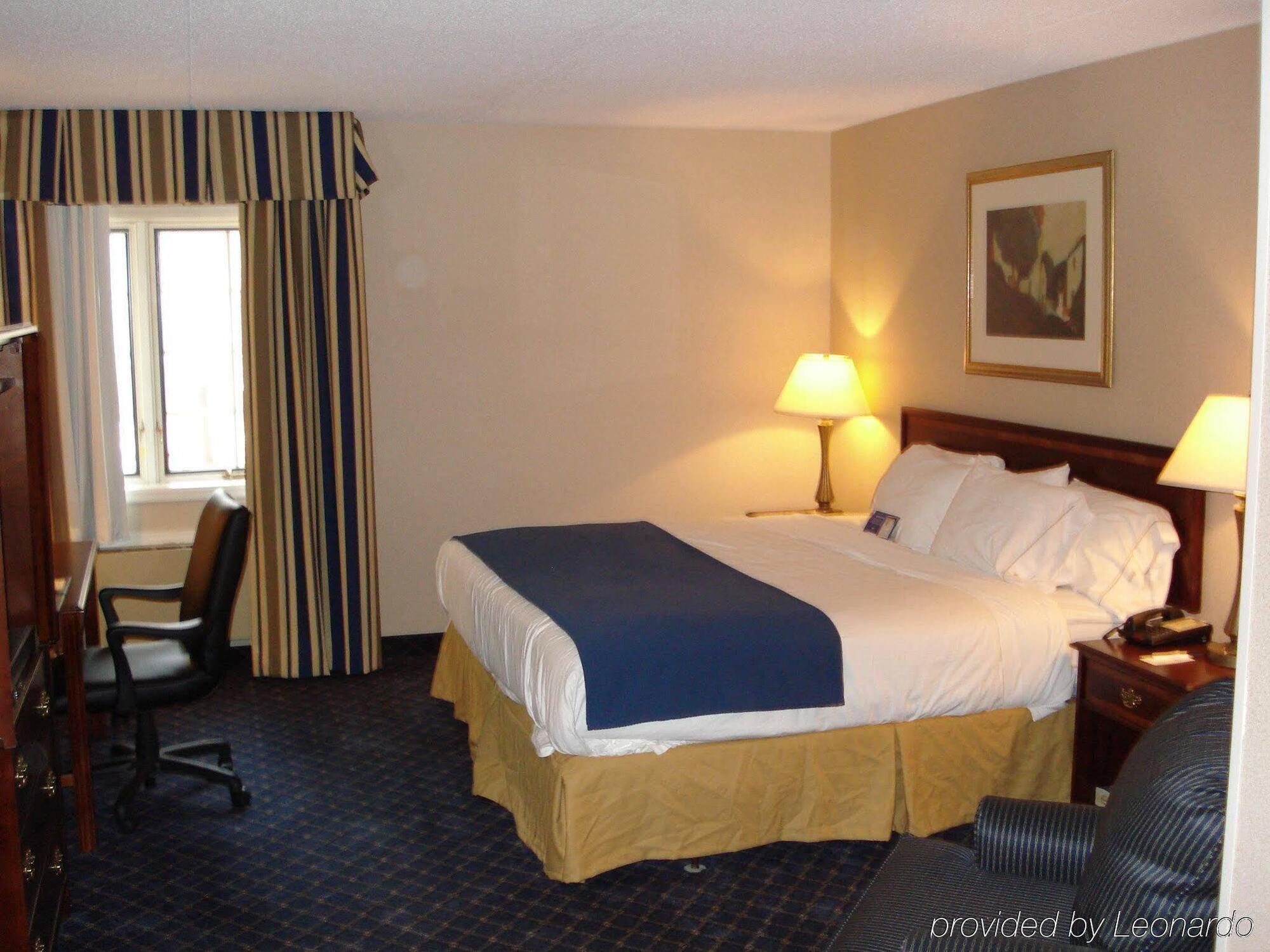 Holiday Inn Express Des Moines-At Drake University, An Ihg Hotel المظهر الخارجي الصورة