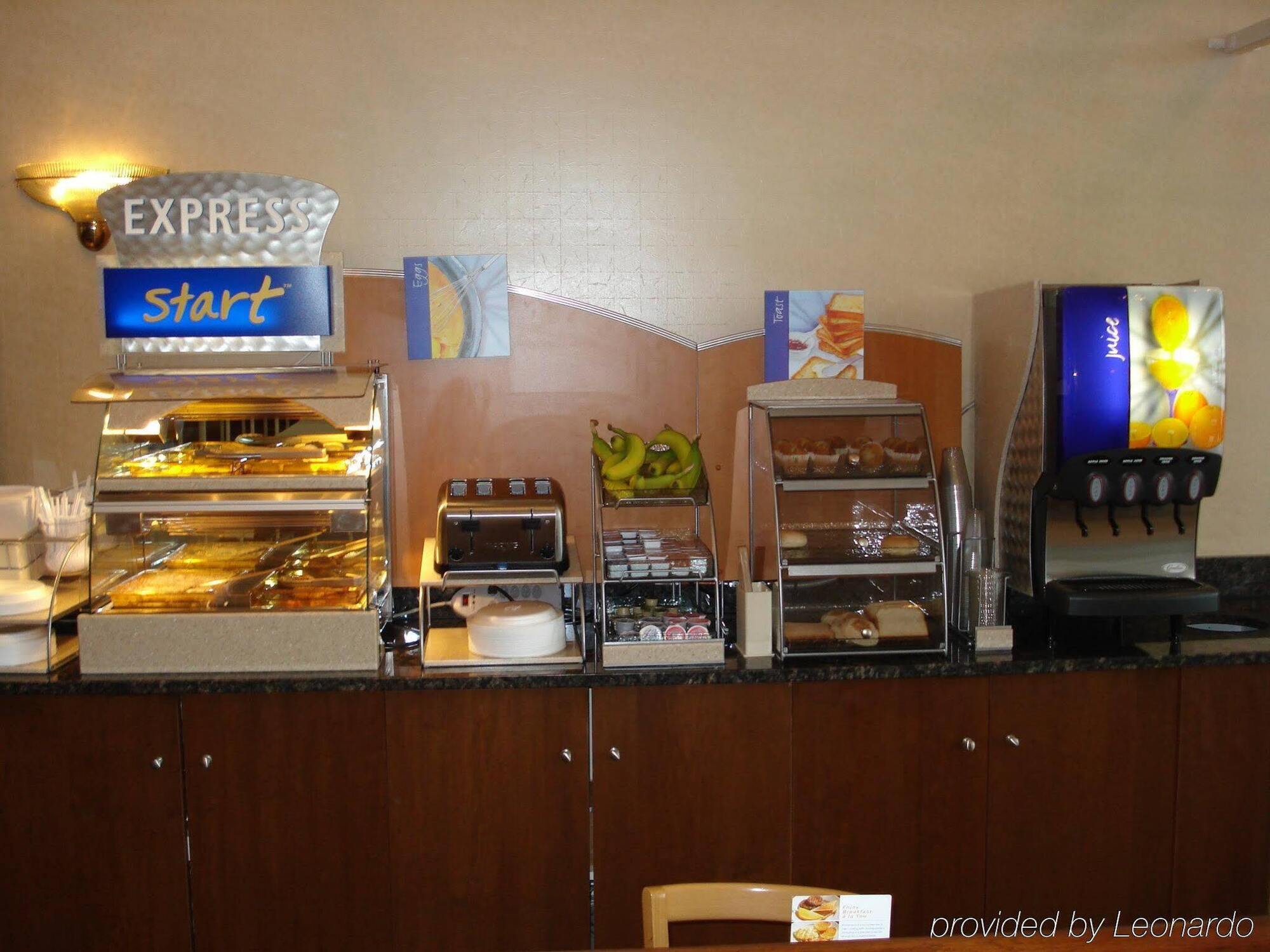 Holiday Inn Express Des Moines-At Drake University, An Ihg Hotel المظهر الخارجي الصورة