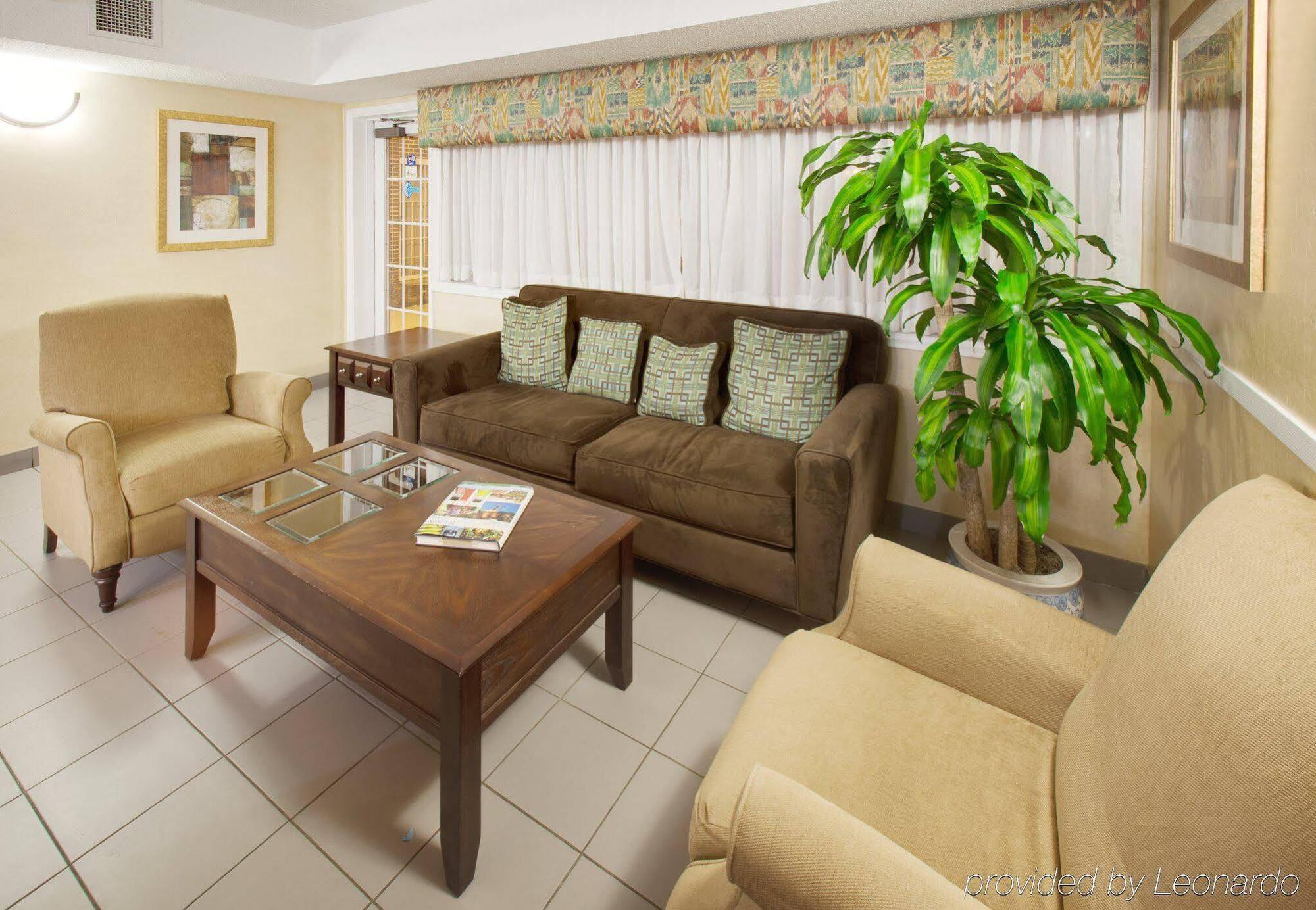 Holiday Inn Express Des Moines-At Drake University, An Ihg Hotel المظهر الخارجي الصورة