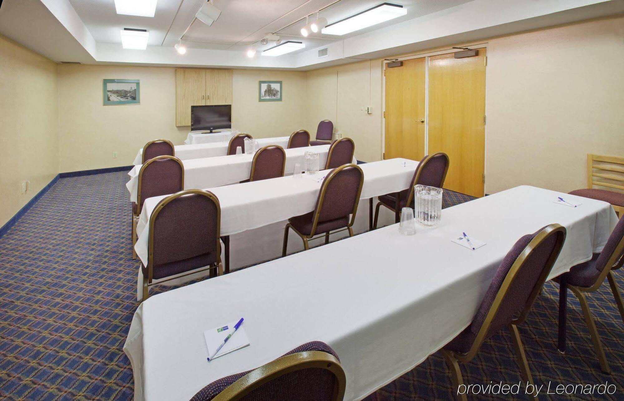 Holiday Inn Express Des Moines-At Drake University, An Ihg Hotel المظهر الخارجي الصورة