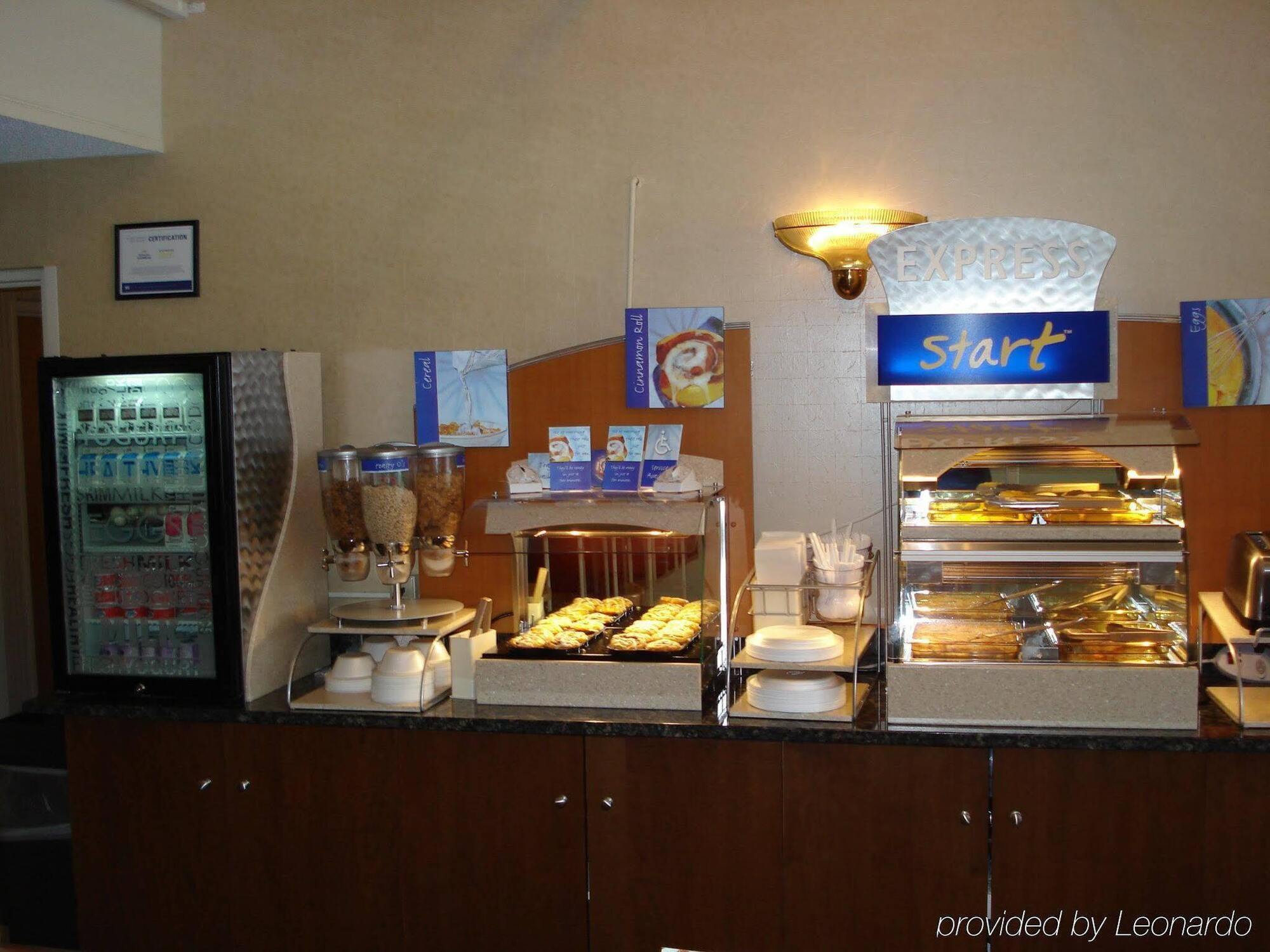Holiday Inn Express Des Moines-At Drake University, An Ihg Hotel المظهر الخارجي الصورة
