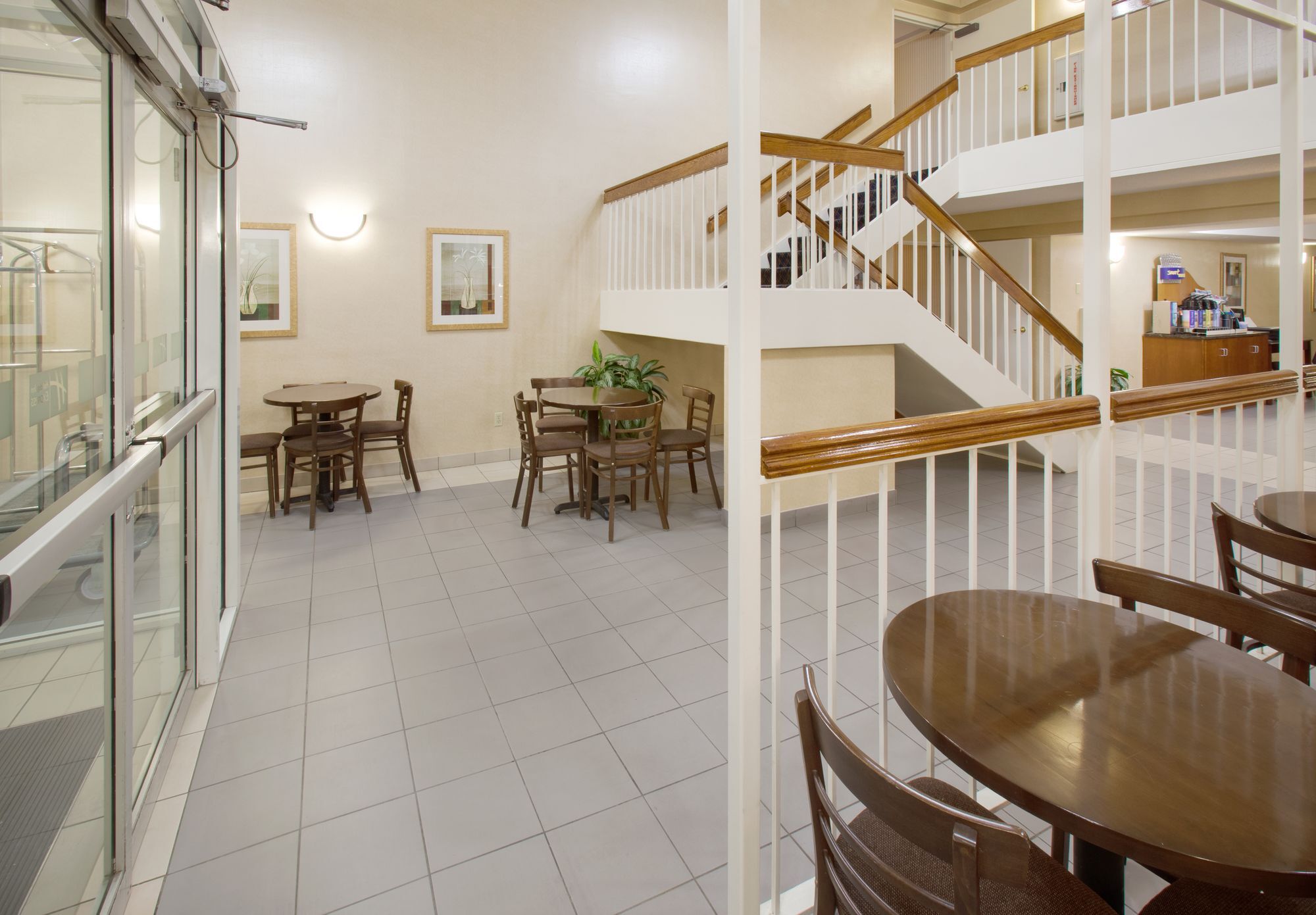 Holiday Inn Express Des Moines-At Drake University, An Ihg Hotel المظهر الخارجي الصورة